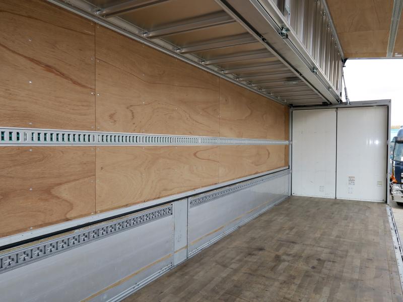 令和3年12月 UD 大型 2PG-CD5CA アルミウイングの写真