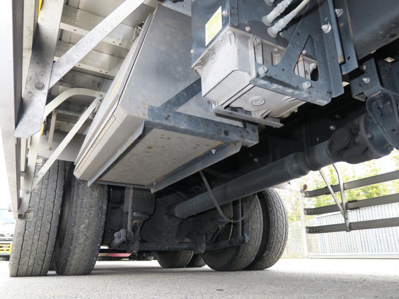 令和3年12月 UD 大型 2PG-CD5CA アルミウイングの写真