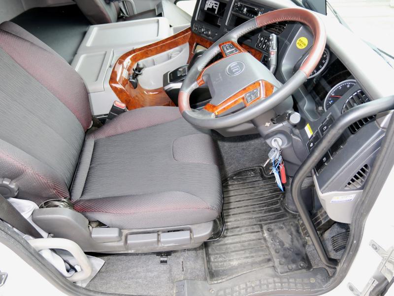 令和3年12月 UD 大型 2PG-CD5CA アルミウイングの写真