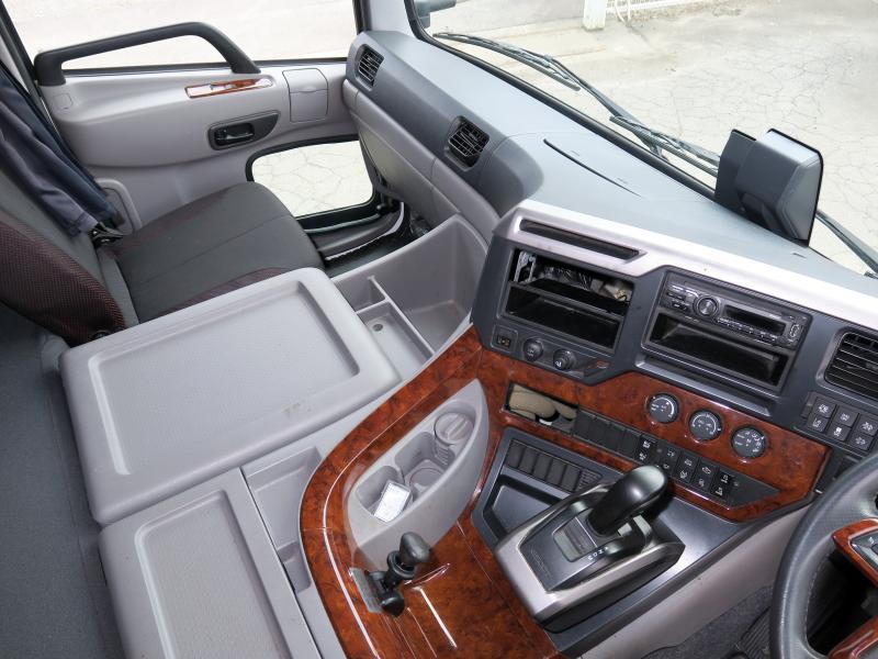 令和3年12月 UD 大型 2PG-CD5CA アルミウイングの写真