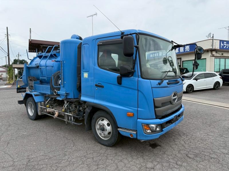 平成30年4月 日野 中型 2KG-FD2ABA 汚泥吸引車の写真