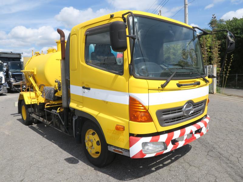 平成23年3月 日野 中型 BDG-FD7JGWA 汚泥吸引車の写真