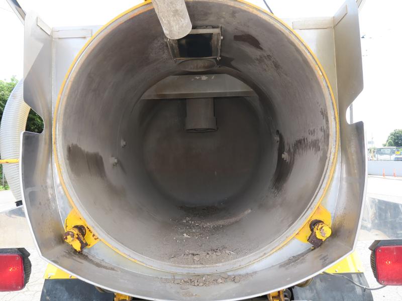 平成23年3月 日野 中型 BDG-FD7JGWA 汚泥吸引車の写真