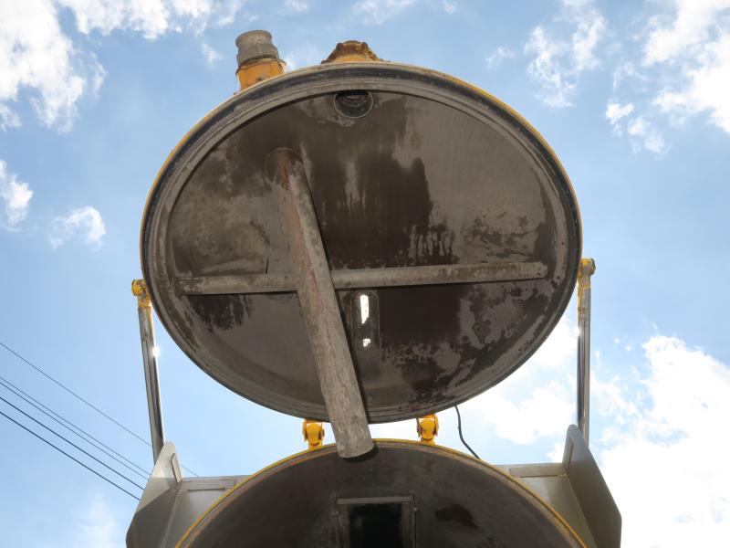 平成23年3月 日野 中型 BDG-FD7JGWA 汚泥吸引車の写真