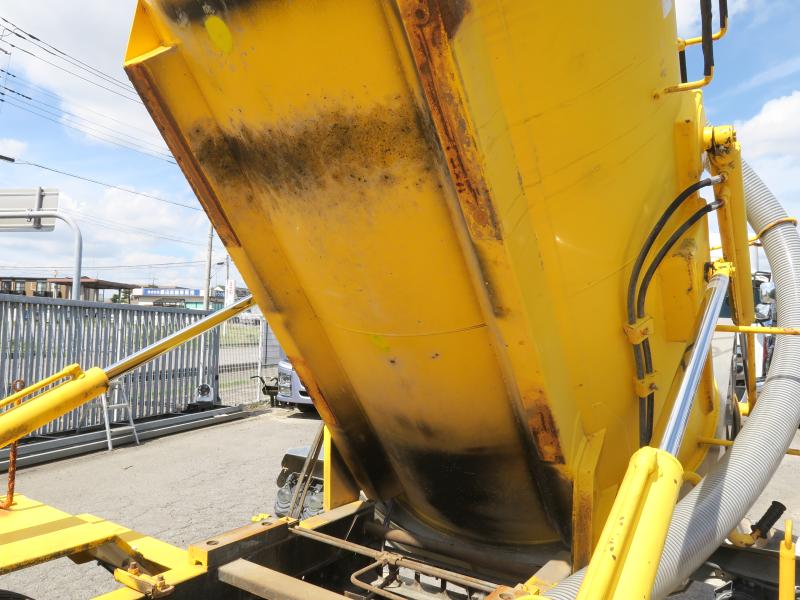 平成23年3月 日野 中型 BDG-FD7JGWA 汚泥吸引車の写真