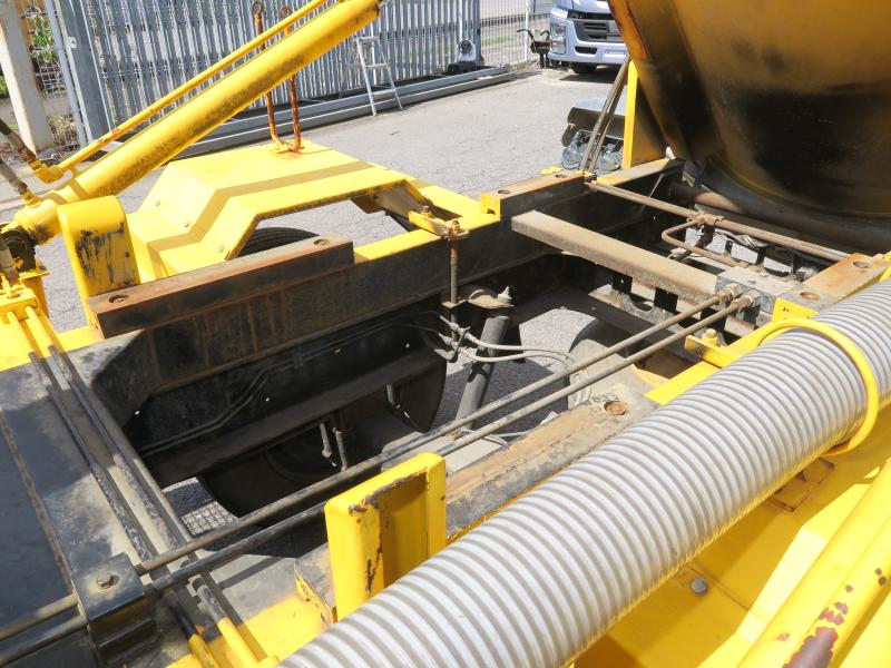 平成23年3月 日野 中型 BDG-FD7JGWA 汚泥吸引車の写真