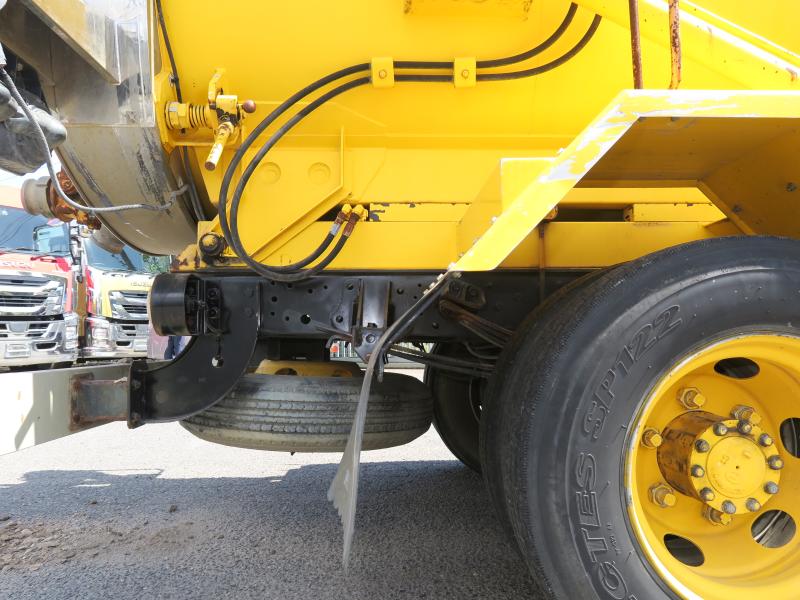 平成23年3月 日野 中型 BDG-FD7JGWA 汚泥吸引車の写真