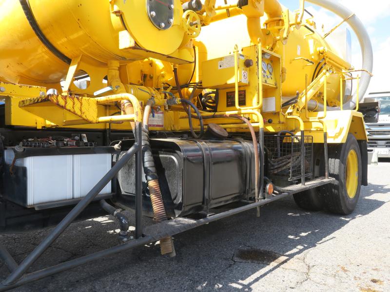 平成23年3月 日野 中型 BDG-FD7JGWA 汚泥吸引車の写真