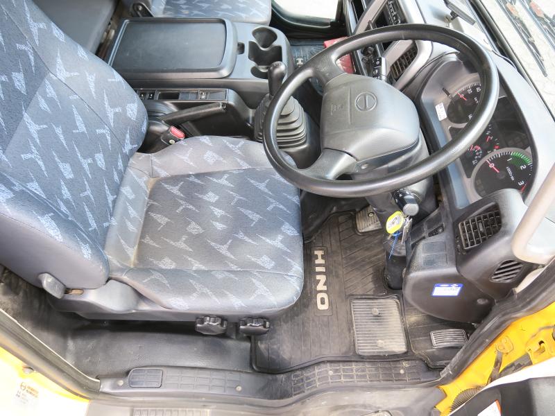 平成23年3月 日野 中型 BDG-FD7JGWA 汚泥吸引車の写真