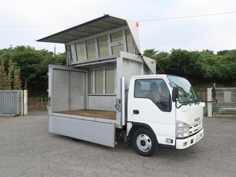 平成26年5月 いすゞ 小型 TKG-NJR85AN アルミウイングの写真