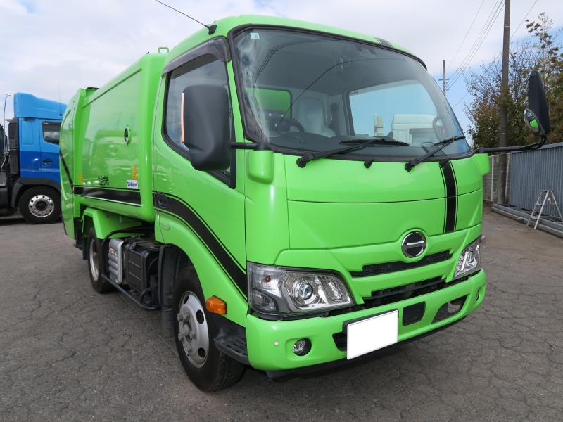 令和4年6月 日野 小型 2RG-XZU605X パッカー車の写真