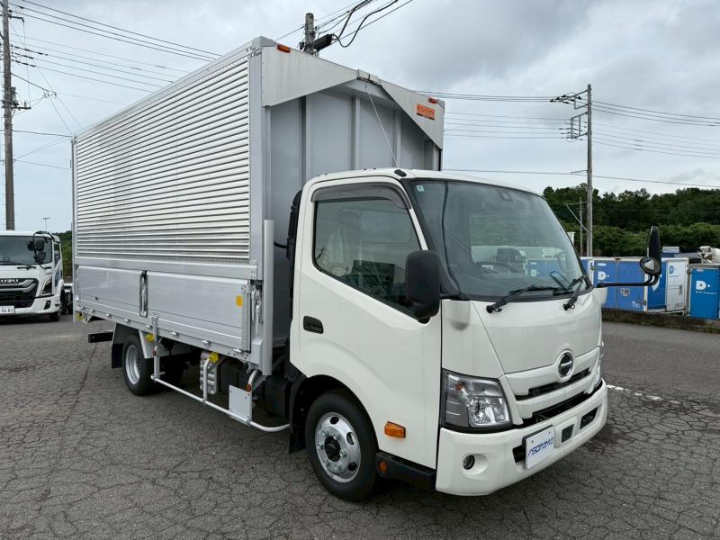令和7年6月 日野 小型 2KG-XZU712M アルミウイングの写真